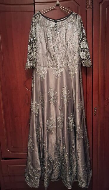 25 azn Razmer 50 1 defe ziyafete geyinmisem. Zerli paltardır.eyinde