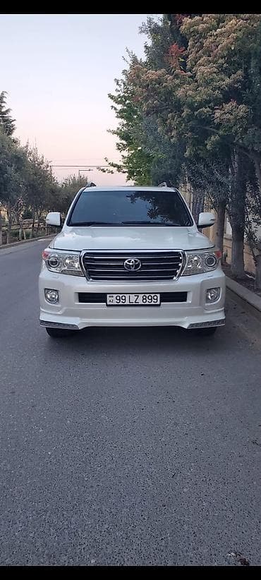 xrom diski: Toyota Land Cruiser GXR – ağ rəngli, tam ölçülü SUV. Xüsusiyyətlər: - — 2
