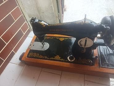 Klassik mexaniki tikiş maşını – taxta baza və qapaqla - Qədim