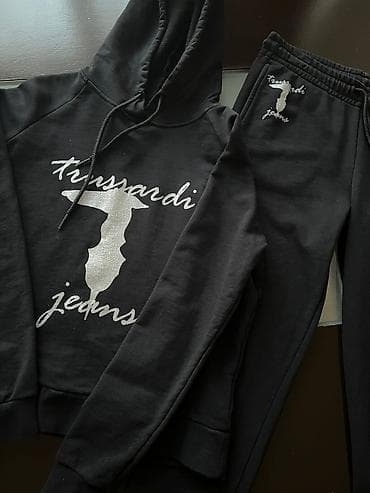 Trussardi Jeans qadın idman dəsti - Rəng: qara - 2 hissə: kapüşonlu