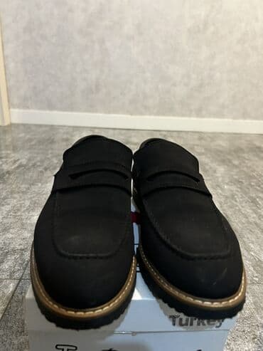 Tərliklər: Kişi mokasin ayaqqabısı - Rəng: qara - Üslub: klassik mokasin — 1