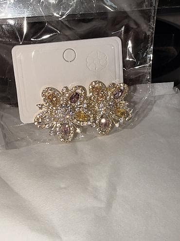 papaqlarin satisi: Maya deyerinden bele ucuz aksesuarlar satilir. Hecbiri isdifade — 1