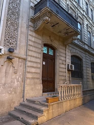 Гаражи: 2 otaqlı Xüsusiyyətlər: - İki ayrı otaq: biri düz tavanlı, digəri — 5