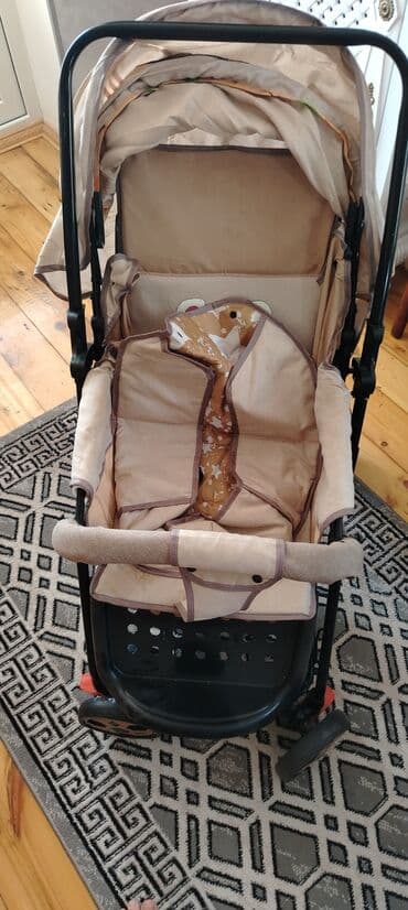 прогулочные коляски adbor oskar sport: Uşaq arabası – bej rəngdə, təkərləri iri plastik, karkası qara metal — 1