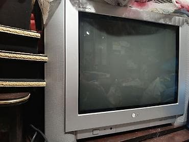 107 ekran: LG FLATRON kineskop televizoru - Ekran: təxminən 29–32 düym, düz — 2