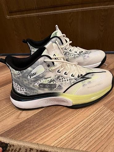 баскетбол: Basketbol ayaqqabısı – Model 7110 - Ölçü: EUR 44 (US 9.5, UK 8.5, CHN — 3