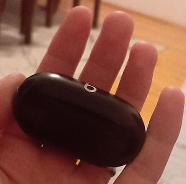 Beats Studio Buds simsiz qulaqlıq - qutunun üzərində “b” loqosu -