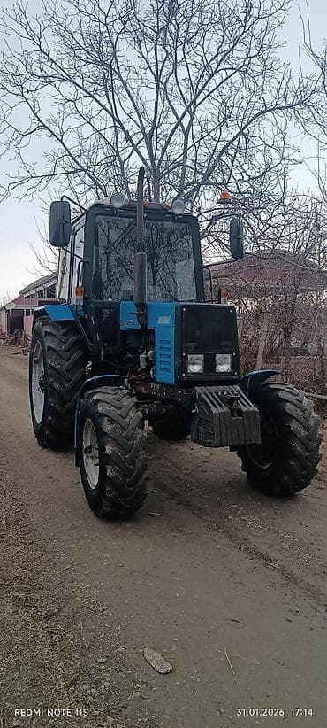 Belarus MTZ traktor - Rəng: mavi/qara kabinalı - Güclü dizel mühərrik