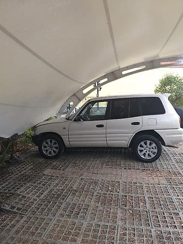 maşım: Toyota RAV4: 2 l | Ofrouder/SUV — 10