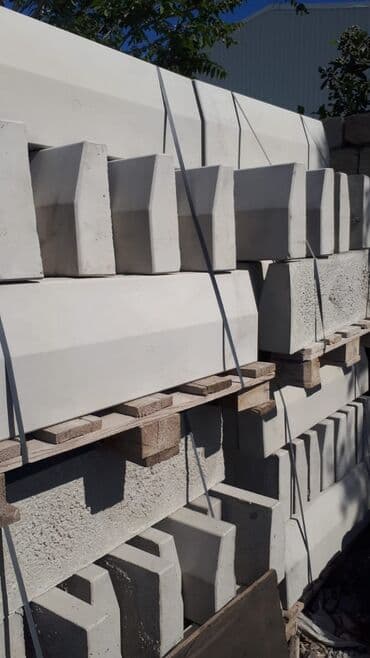 бетонный башмак для забора: Bu beton blok tikinti sahəsində dayaq kimi istifadə olunan, möhkəm və — 5