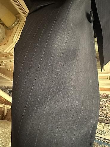 Kişi pencəyi – klassik zolaqlı model (cəmi 1 dəfə geyinilib, 420 azn — 2