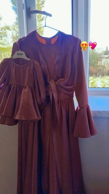 кожаная куртка женская: Ana bala dəsti Xüsusi tikilib, 1 dəfə geyinilib. Parçası atlas, çox — 1