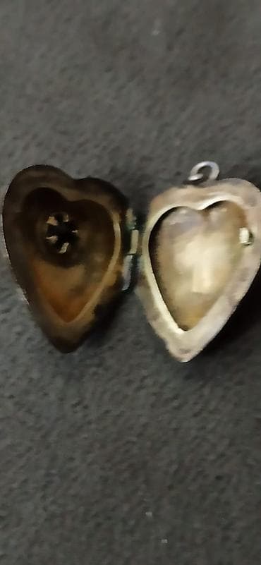 Серебряный брошка советских времён. 5 грам 120 манат, кулон — 9