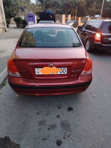 bmw f30 qiyməti: Hyundai Elantra sedan, qırmızı rəng. Arxa hissədə “Elantra” və “GLS” — 3