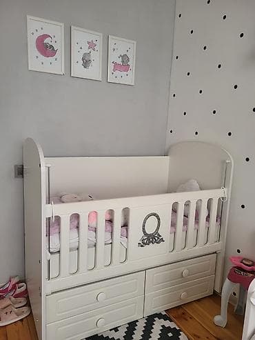 Oğlan və qız üçün, Dördbucaq, Beşik, Dəst ilə, Matrassız, Yellənmə mexanizmsiz