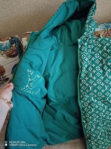 louis: Yaşıl rəngdə, qalın dolğulu qışlıq puffer gödəkçə. - Ümumi dizayn — 2