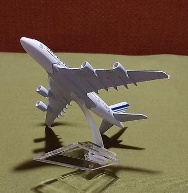 maket: Təyyarə France A380 model təyyarə maket. Metro stansiyalarının — 10