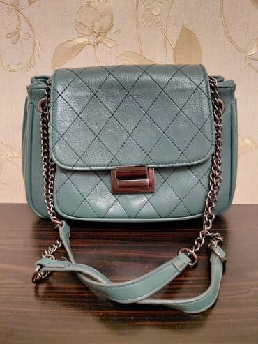 Zərif dizaynlı qadın çantası - Rəng: yaşıl-mavi (teal), romb tikişli