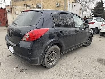 range rover satilir: Nissan Tiida: 1.6 l | 2007 il Hetçbek — 3