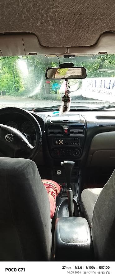 Nissan Sunny sedan - Kuzov: 4 qapılı sedan, mavi rəng - Mühərrik — 4