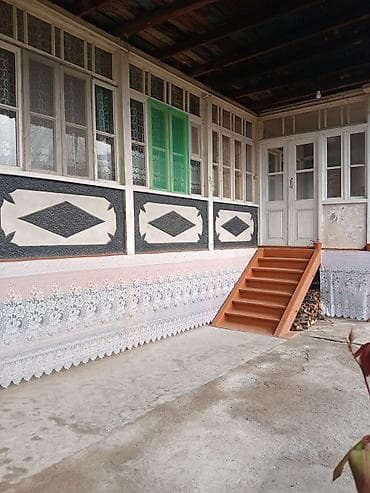 razinde kiraye evler: Həyət evi – Şəki şəhəri Əsas yolun kənarında, avtobus dayanacağının — 1