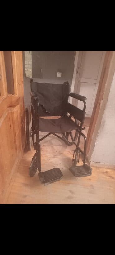 купить инвалидную коляску в баку: Göy rəngli, yüngül çəkili əlil arabası. Oturacaq və arxa hissəsi qara — 9