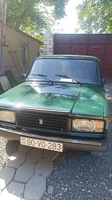 5w30 yağ qiymeti: VAZ 2107 sedan, yaşıl rəng. Klassik dizaynlı kuzov, xrom ön bamper və — 1