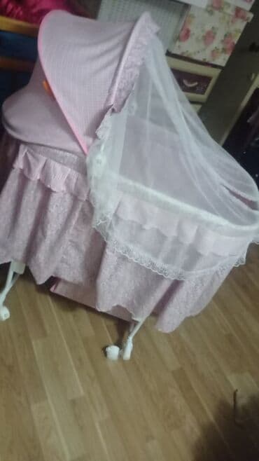 Qız üçün, Dördbucaq, Beşik, Dəst ilə, Matrassız, Yellənmə mexanizmsiz