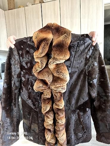 Toy paltarları və aksesuarları: İdeal vəziyyətdə dəri gödəkçə satıram.Təbii quzu dərisi,yaxası isə — 4