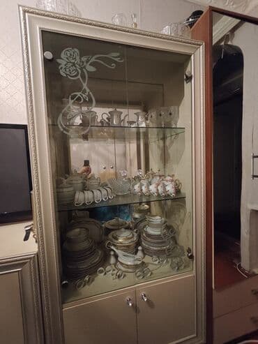 Soyuducu avadanlığı: Şüşəli dolab vitrini — 1
