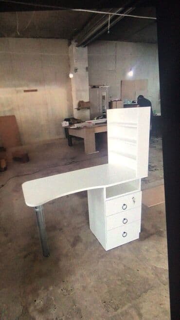 Вешалки: Новый, Стол для маникюра, Без зеркала — 3