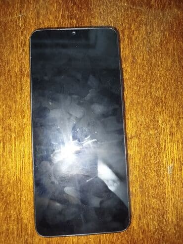 rəsmi niye 10: Redmi smartfon - Model: Redmi (arka modul üzərində “Redmi” loqosu və — 1