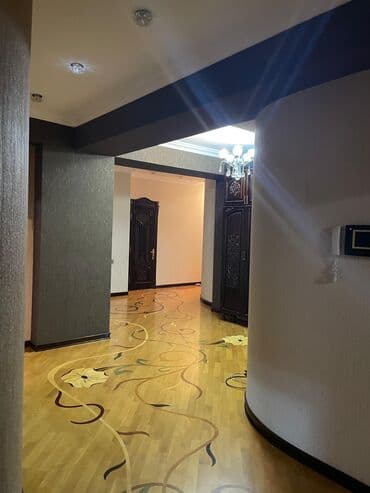 7 mikrorayon: Bakı, 9-cu mikrorayon, 3 otaqlı, Köhnə tikili, m. Memar Əcəmi, 127 kv. m — 7