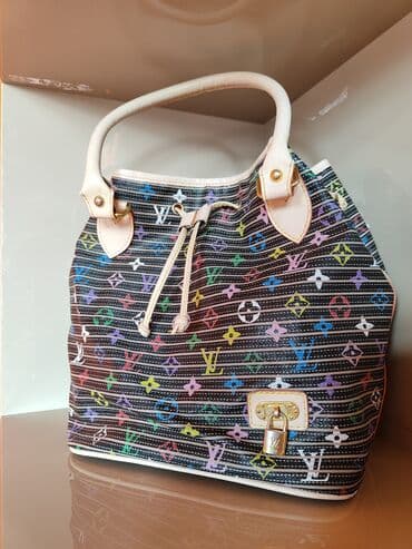 ikinci el apple watch: Fransanındır, Louis Vuitton firması, çox az istifadə olunub, içərsində — 5