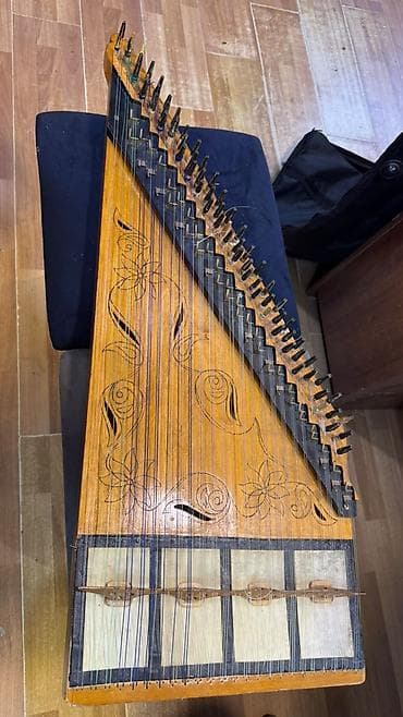 Qanun (Kanon) – milli simli musiqi aləti İşlənmiş. 1-3 siniflərə lalafo.az -da Qanun (Kanon) – milli simli musiqi aləti İşlənmiş. 1-3 siniflərə