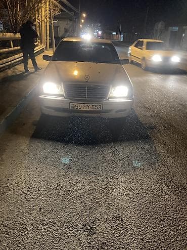 Mercedes-Benz C‑Class sedan - Kuzov: ağ rəng, sedan, 4 qapı - Nömrə