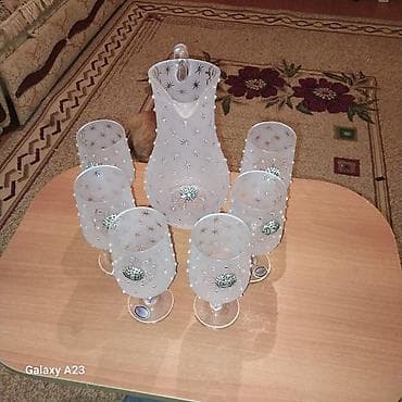 halı: Klassik naxışlı şüşə dəst Tərkib: - 2 ədəd ayaqlı desert/qədəh qabı – — 7