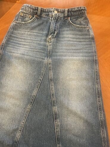 женские джинсовые юбки на пуговицах: Zara Mavi rəngdə, cins parçadan hazırlanmış midi yubka. Yubka rahat — 1