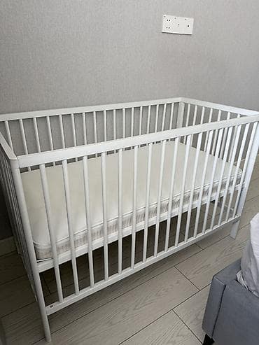 Oğlan və qız üçün, Dördbucaq, Beşik, Dəstsiz, Matras ilə, Yellənmə mexanizmsiz