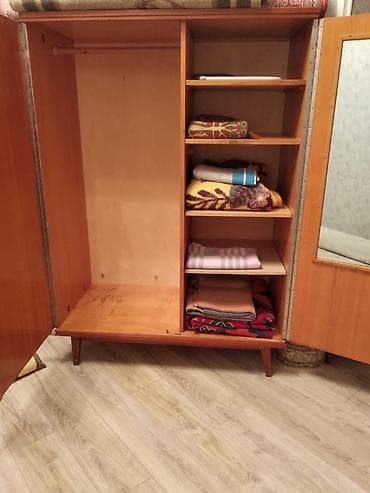 divan satilir tecili: İşlənmiş, 2 qapılı, Güzgülü, Qəhvəyi, Taxta, Açılan, Düz dolab — 3