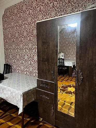 kiray: Ev Nerimanov Rayonu Ressamliq akedemyasinin yaninda yerleshir montinde — 2
