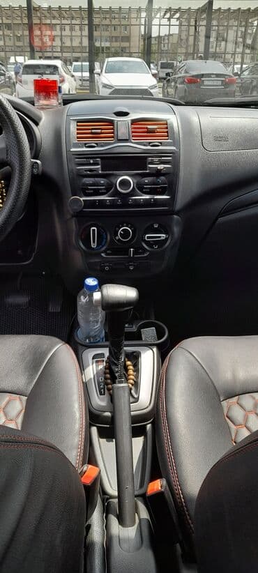 şlanqların satışı: Lada Granta sedan - Kuzov: qəhvəyi rəng, kompakt sedan - — 2