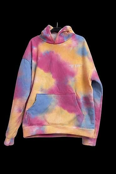 kişi paltar: İki ədəd kapüşonlu svitşört dəsti 1) Rəngli tie-dye kapüşonlu: - — 1