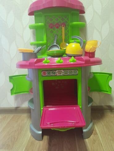 38 ölçü uşaq krossovkası: Uzunluğu 82sm, eni 54sm,dərinliyi 35sm. Qutusu da var — 3