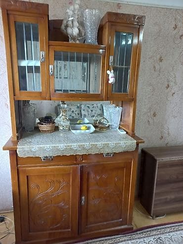 Şüşəli dolab vitrini