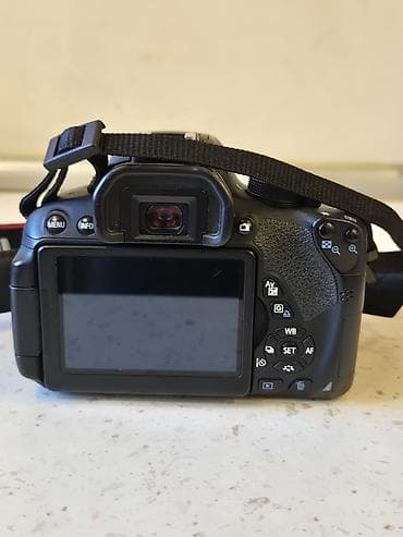 mini pc: Canon EOS 700D DSLR fotoaparat + Canon Zoom Lens EF‑S 18–55mm — 4