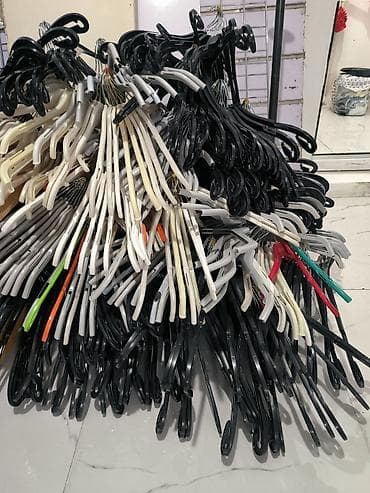 Plastik asılqanlar – qarışıq model və rənglər - Material: möhkəm