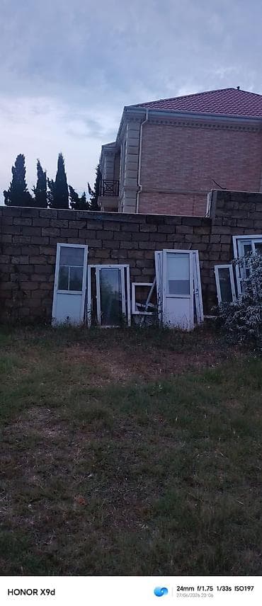 Plastik qapı pencere satılır hamsı birlikde isteyen yazsın — 1