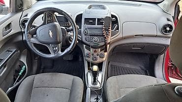 Chevrolet Aveo sedan – qırmızı rəng, 4 qapı. Texniki və komfort