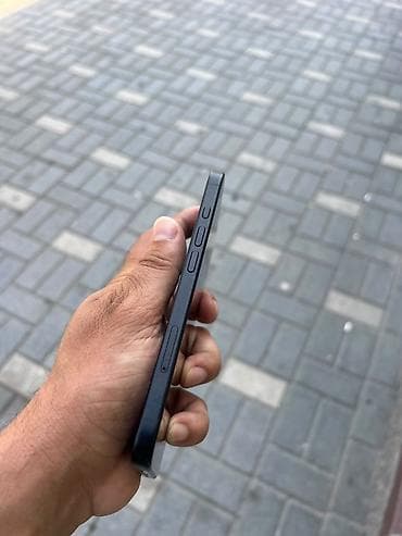 IPhone 16, 128 GB, Qara, Simsiz şarj — 4